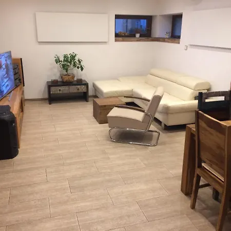 Сasa de vacaciones Mamut Privat Garden House